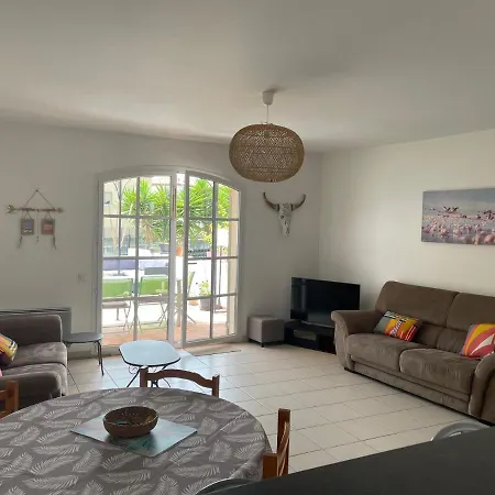 Charmante Marina A Mortes *