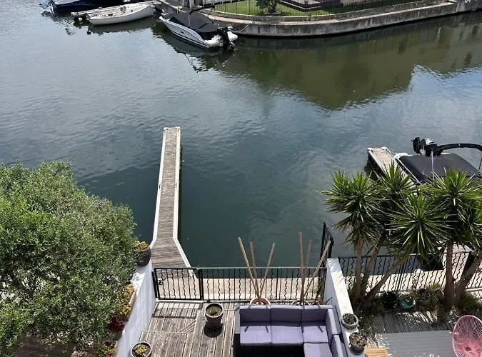Charmante Marina à Mortes Hébergement de vacances Aigues-Mortes